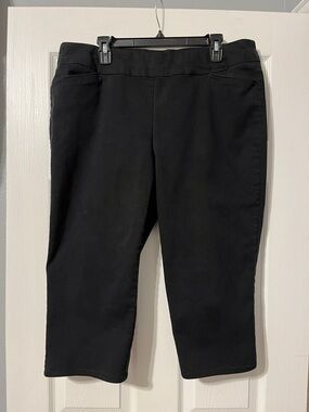 Women’s Croft & Barrow Black pull-on Capri Pants